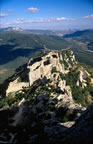 The Cathar fortress of Peyrepertuse, Pyr�n�es-Orientales. (89kb)