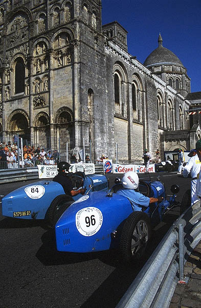Bugatti GP grid line-up, a highlight of the Circuit des Remparts, Angoul�me.